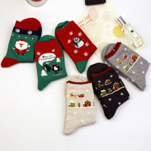 Mode Populärer Winter neuer Cartoon Santa Cotton Crew Socken süße atmungsaktive heftige rote Lady Weihnachtssocken